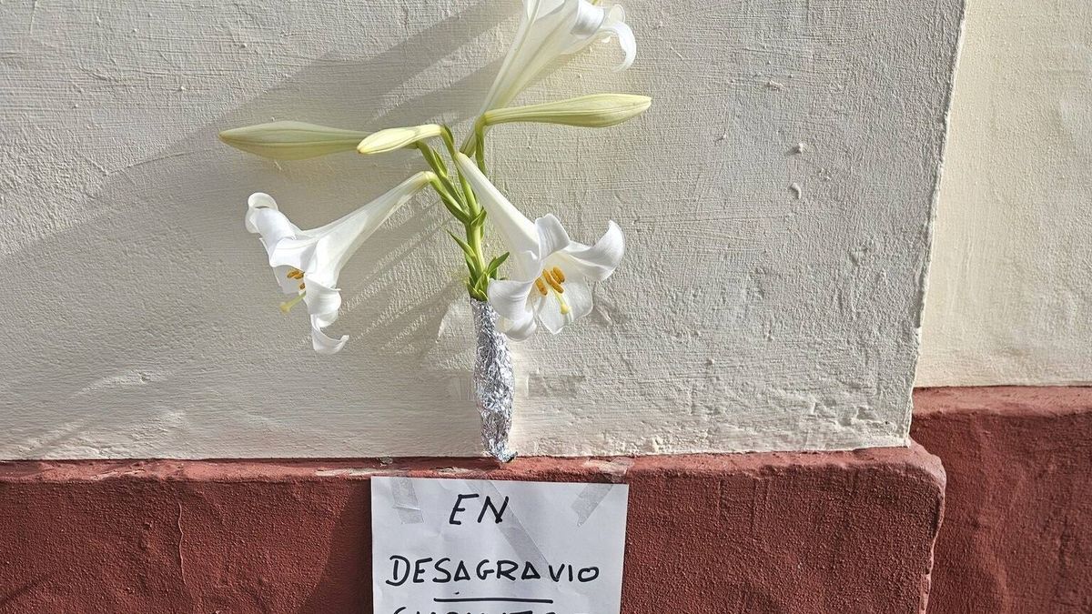 Sevilla deja flores en la Basílica del Cachorro después de que aficionados orinasen sobre ella en la final de la Copa del Rey