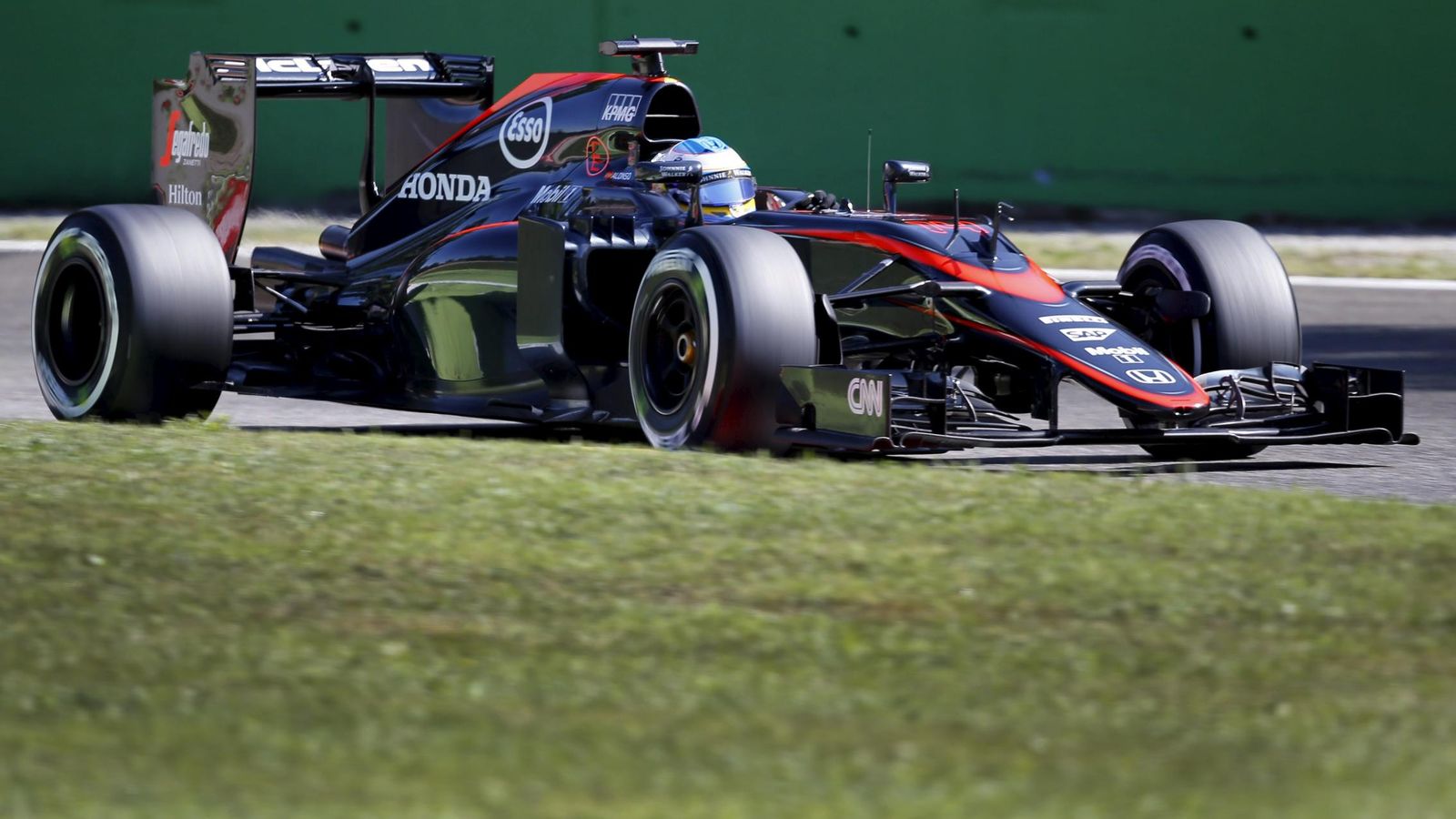 Foto: Fernando Alonso durante los entrenamientos en Monza (Reuters))