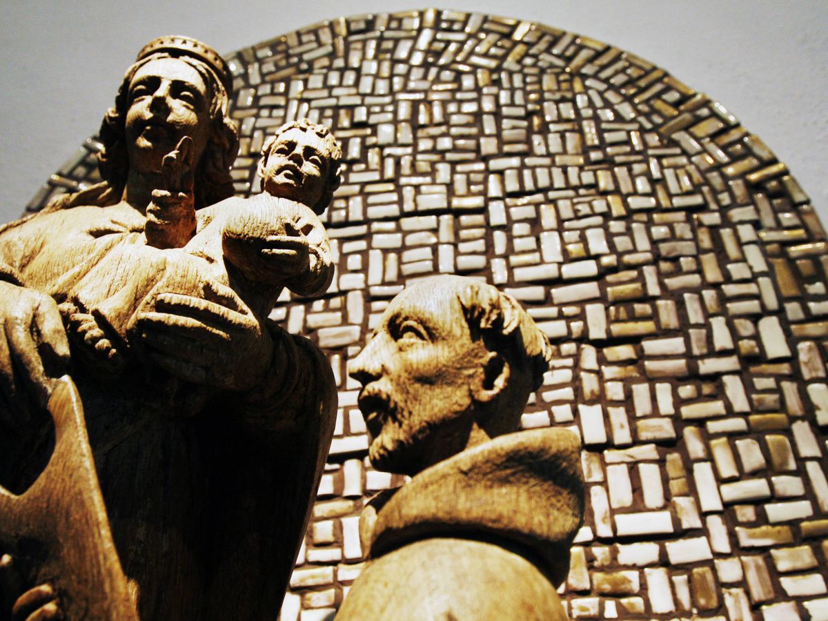 Foto: Estatua de San Simón Stock en la capilla carmelita del monasterio de Aylesford, Kent 