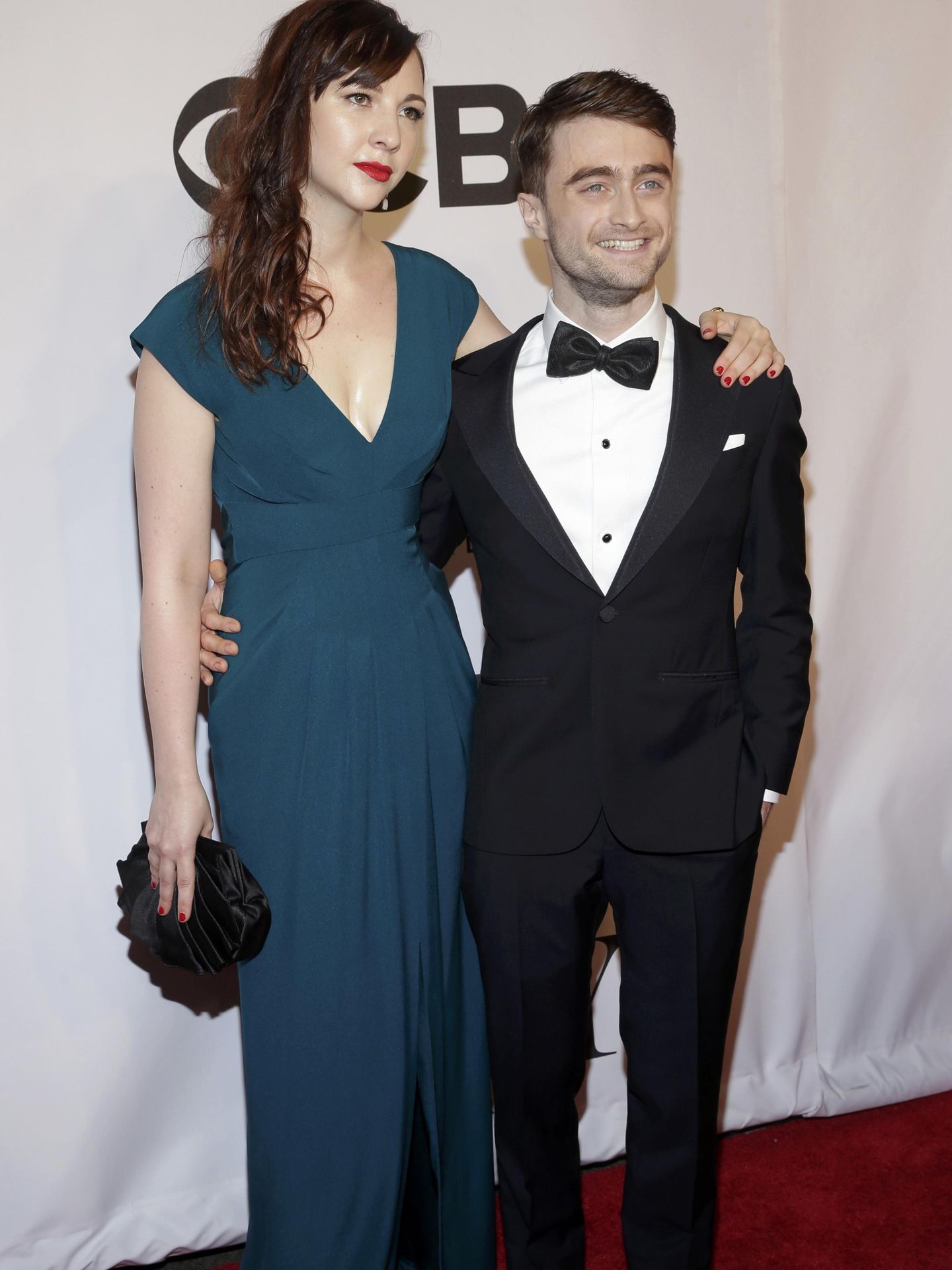 Daniel Radcliffe y su novia Erin Darke. (Reuters)