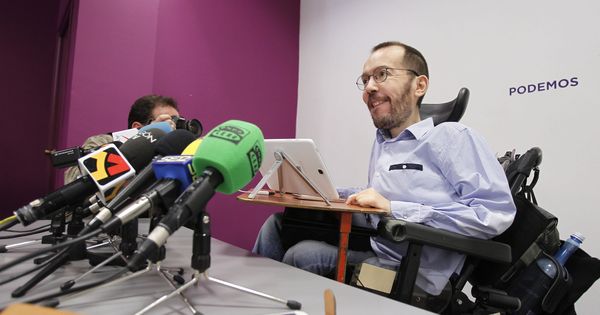 Foto: El secretario de Organización de Podemos, Pablo Echenique, durante una rueda de prensa sobre unas elecciones primarias realizadas por la formación morada en Cantabria. (EFE)