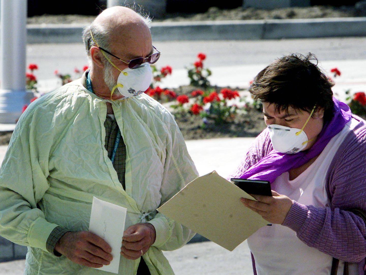 Personal sanitario de Toronto durante la epidemia del SARS. (Reuters/Mike Cassese)
