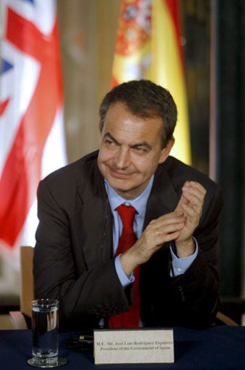 Foto: Zapatero no tiene ningún ‘Favs’ que le escriba los discursos