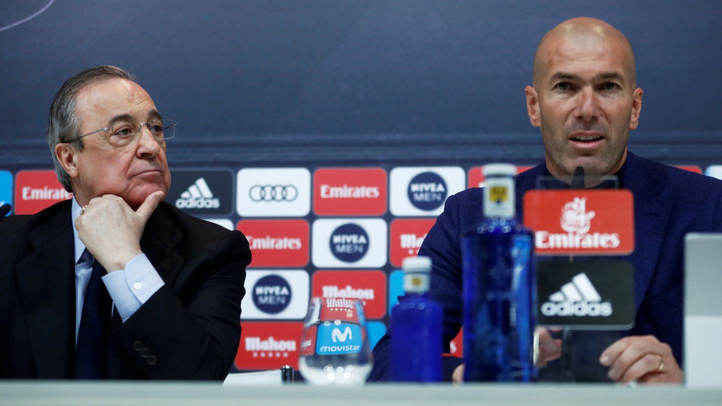 Florentino Pérez y Zinédine Zidane, durante la rueda de prensa de despedida del francés. (Reuters)