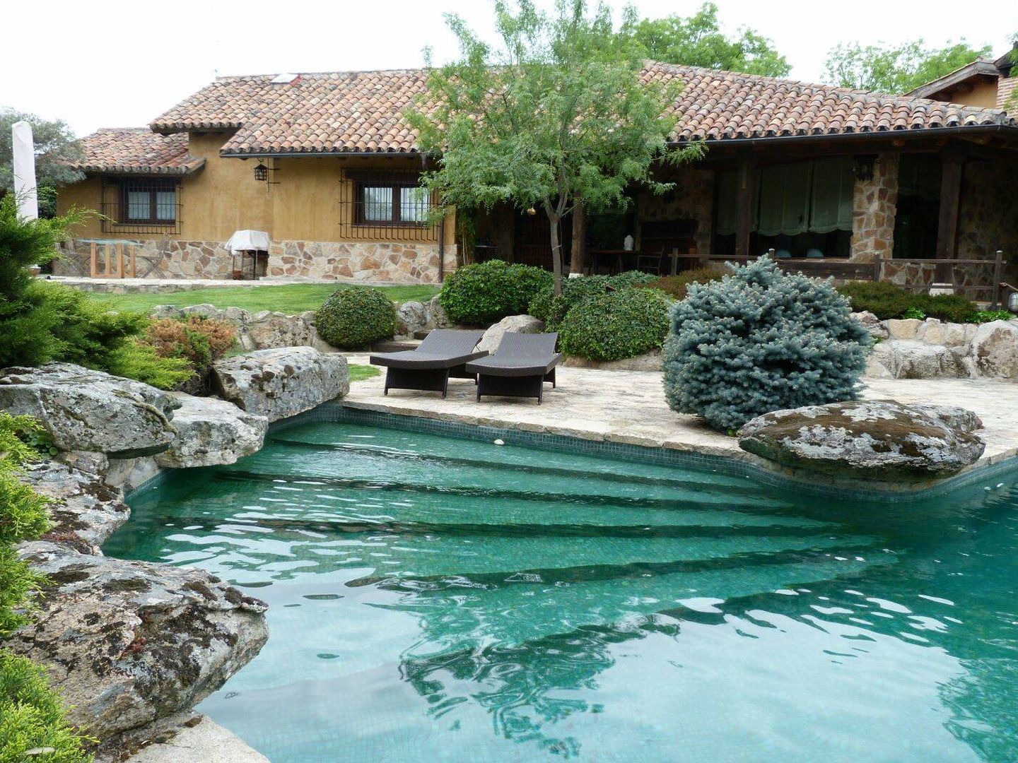 La piscina es una de las principales atracciones de Villa Podemos.