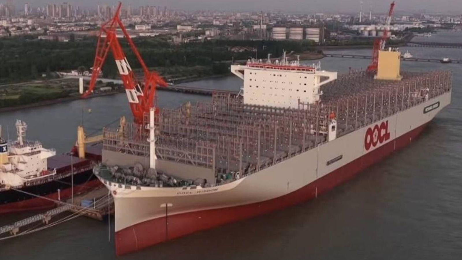 400 metros de eslora, 61 de ancho y 225.000 toneladas: China pone en marcha el mayor buque portacontenedores del mundo impulsado por metanol