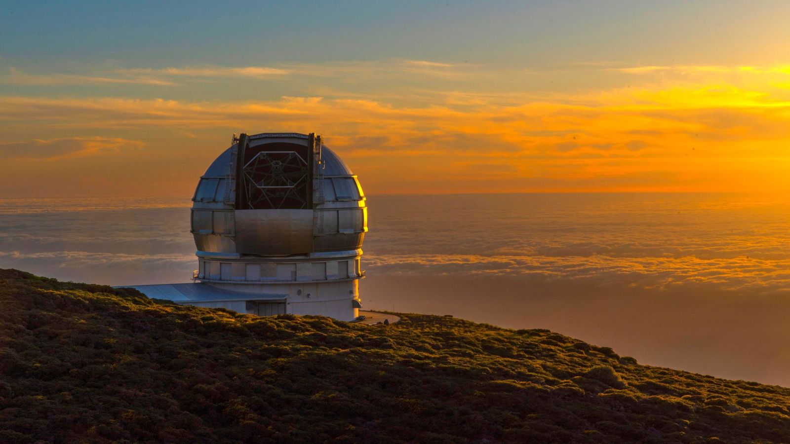 Vista del mayor telescopio del mundo, el Grantecan, en Santa Cruz de Tenerife. (EFE/ Miguel Calero)