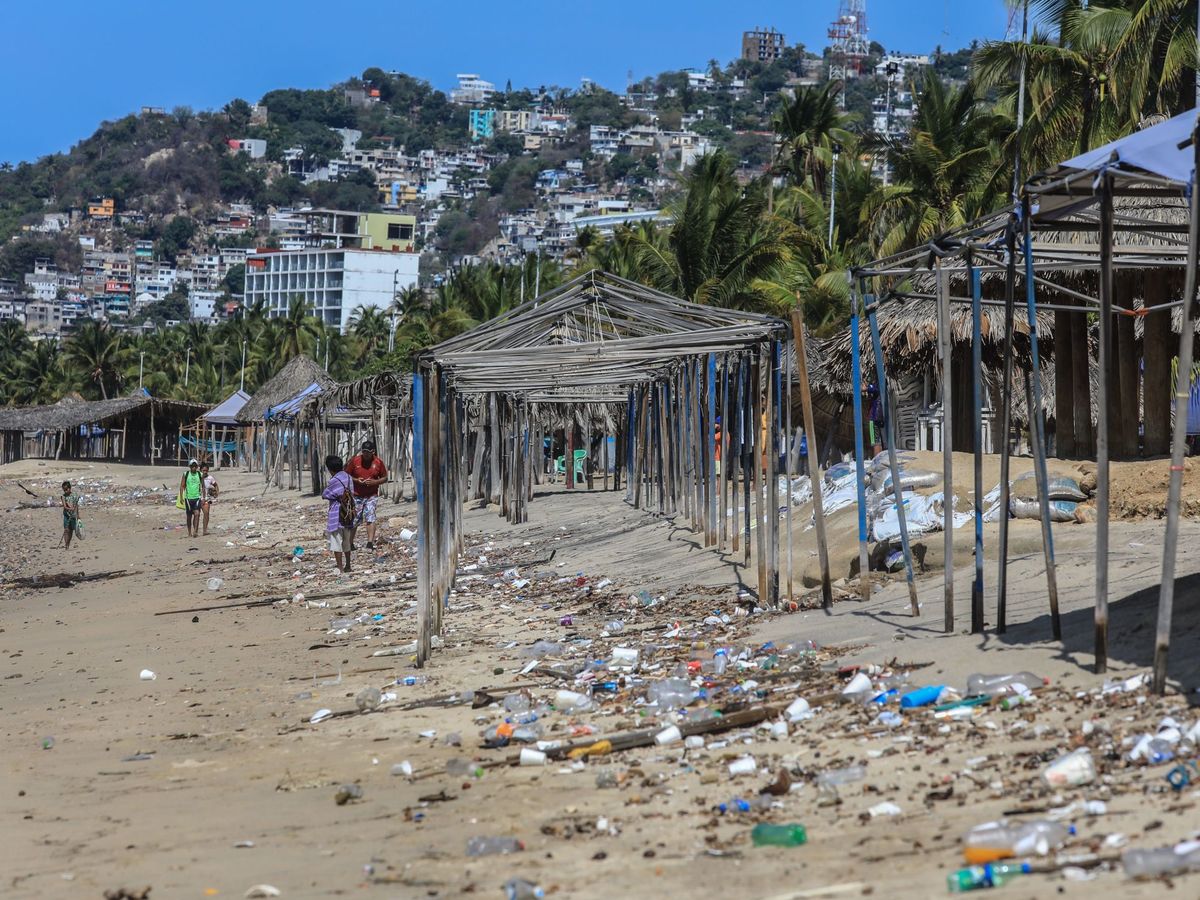 Foto: Una playa llena de basura. Foto: EFE David Guzmán
