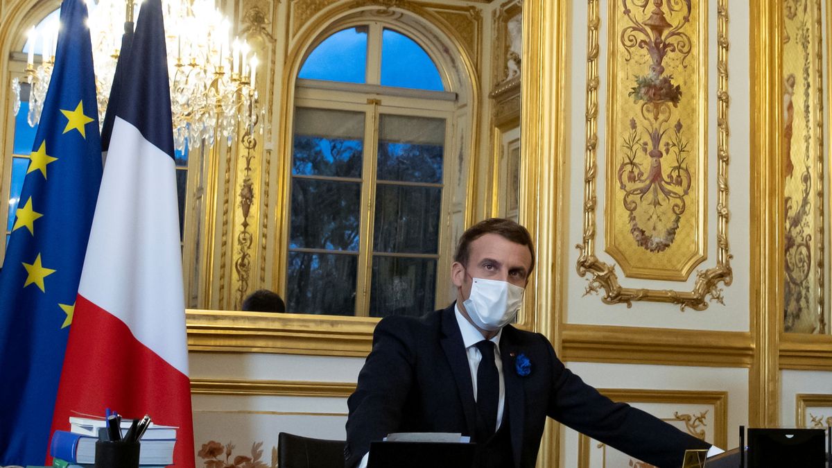 Francia endurece los controles del confinamiento y Macron no prevé relajarlo