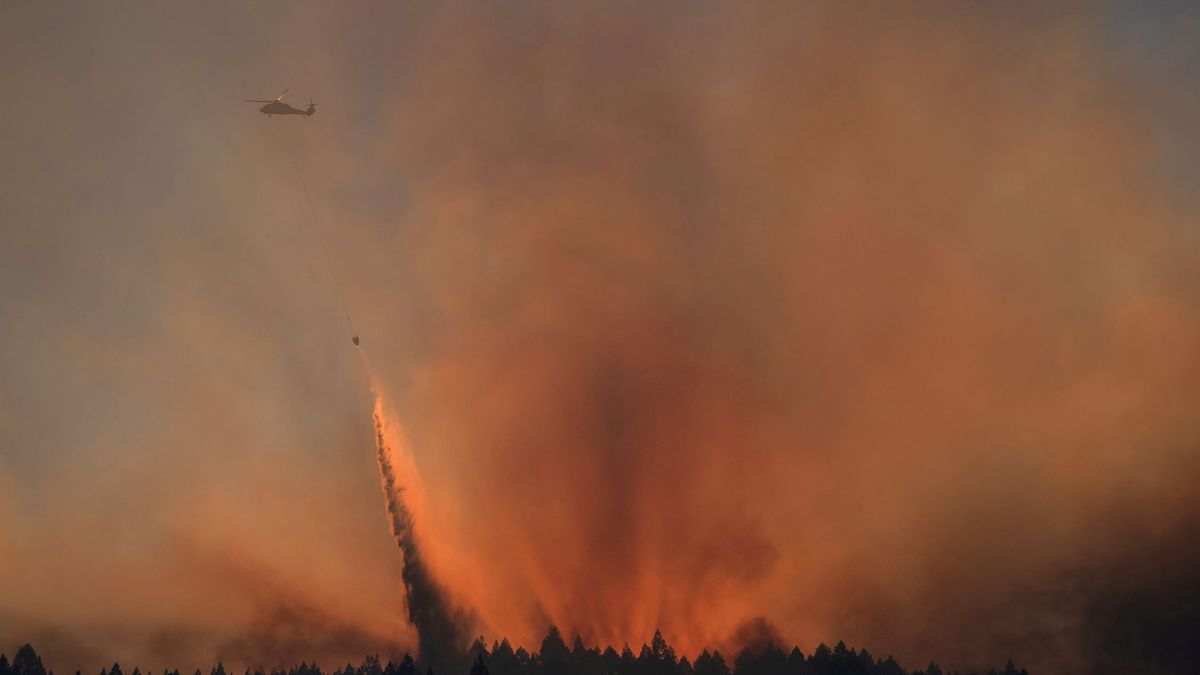 El incendio más grande de la historia de California destruye un millón de acres