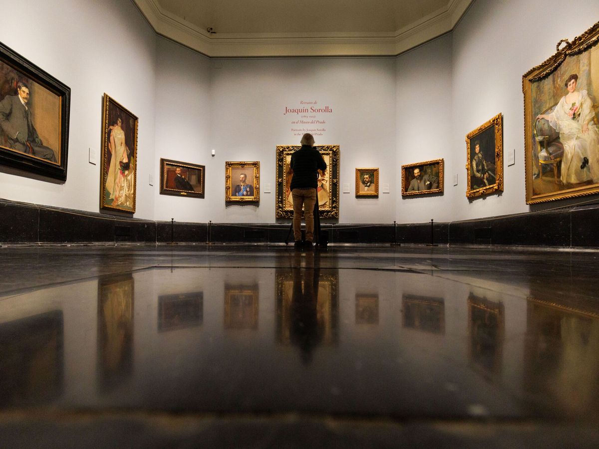 Foto: Una exposición de cuadros de Sorolla en el Museo del Prado, en una imagen de archivo. (EFE/Sergio Pérez) 