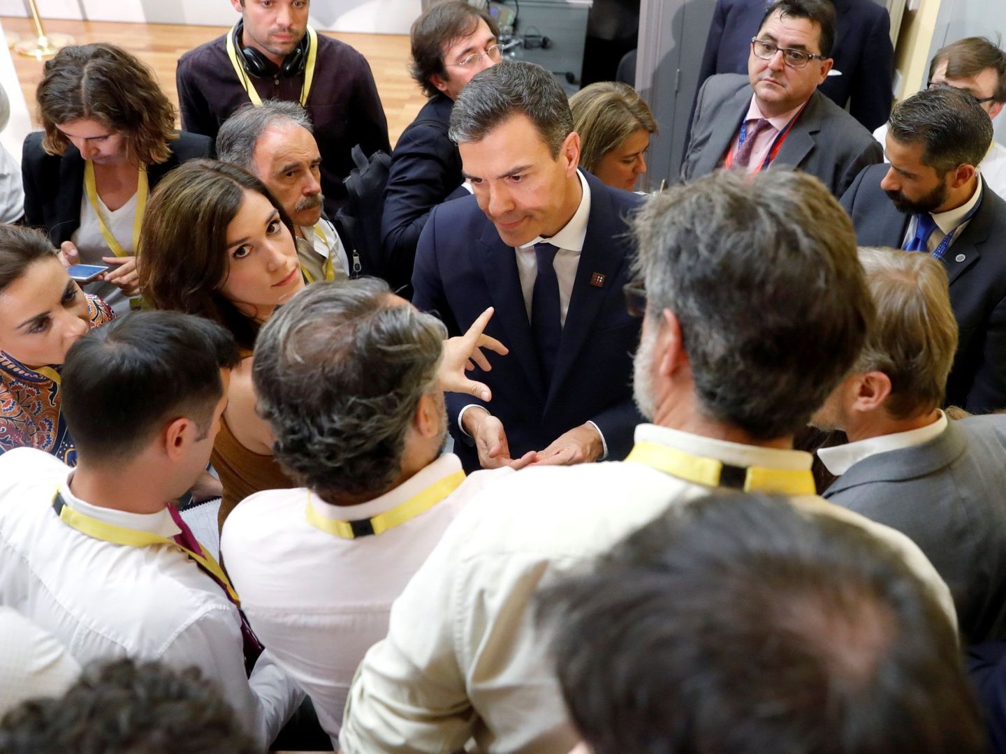 Pedro Sánchez conversa con los periodistas tras la cumbre informal de líderes europeos en Salzburgo, Austria, este 20 de septiembre. (EFE)