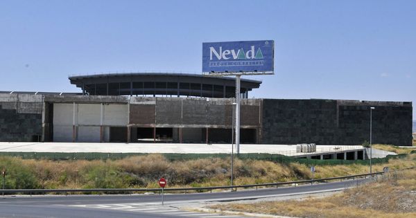 Foto: Centro comercial Nevada, en Armilla, Granada, cuando se paralizaron sus obras en 2011. (EFE)