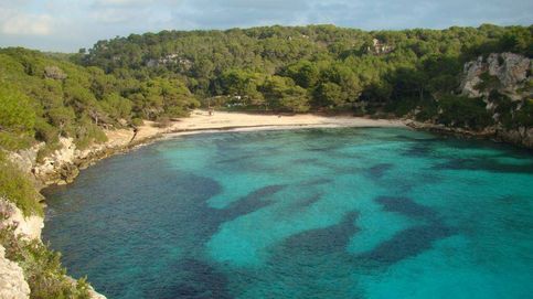 Las últimas playas vírgenes de Menorca volverán a quedar abiertas a los coches