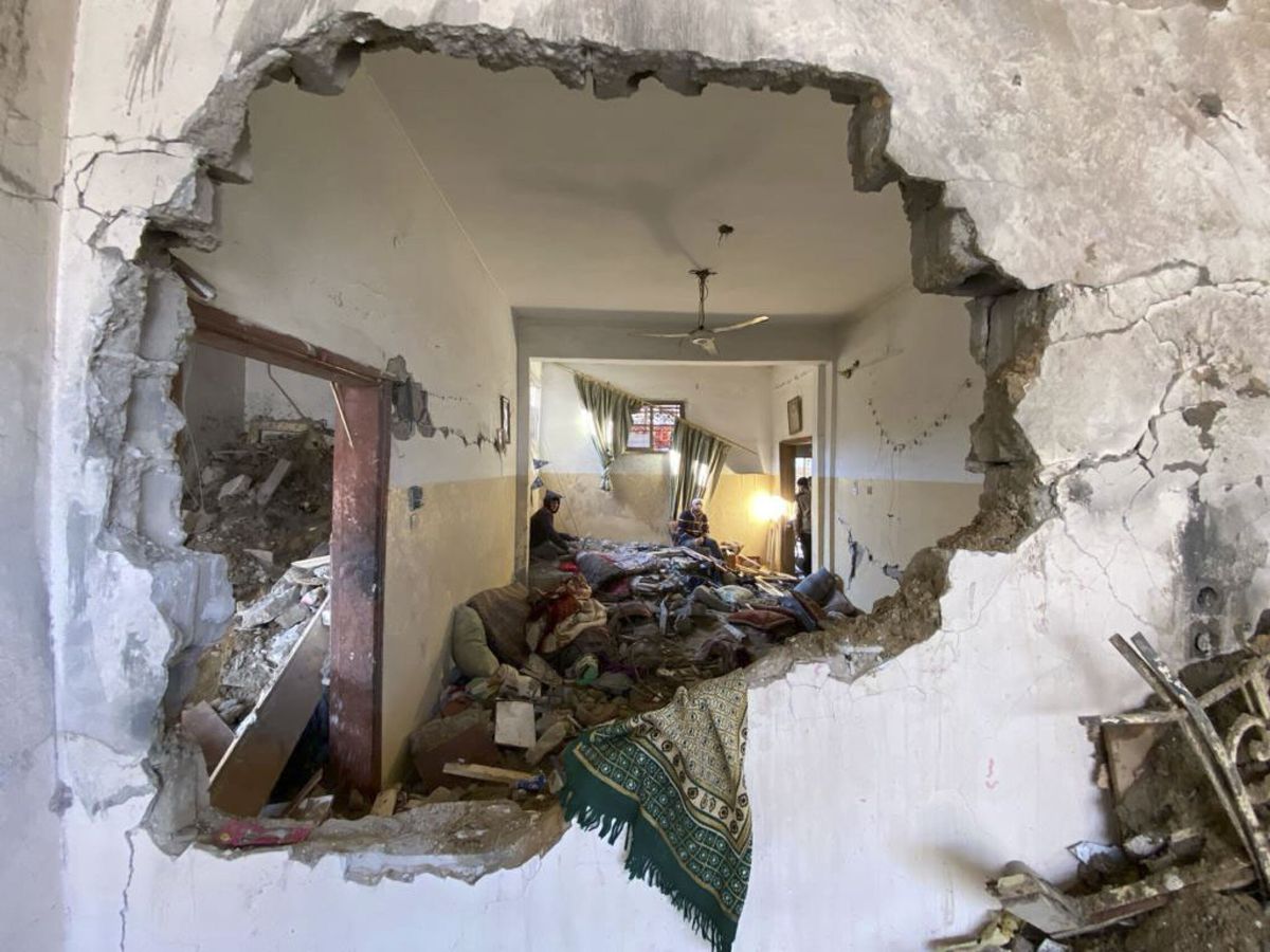 Foto: Imagen de un hogar en ruinas en Gaza. (EFE/Anas Baba)