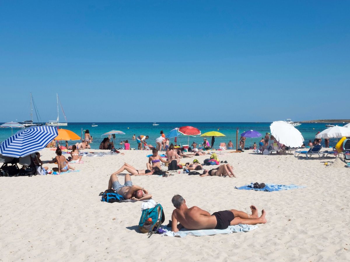 Foto: La playa de Punta Prima, Menorca. (EFE)