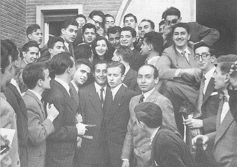 Foto: Ava Gadner, rodeada por los colegiales del CMU Ximénez de Cisneros