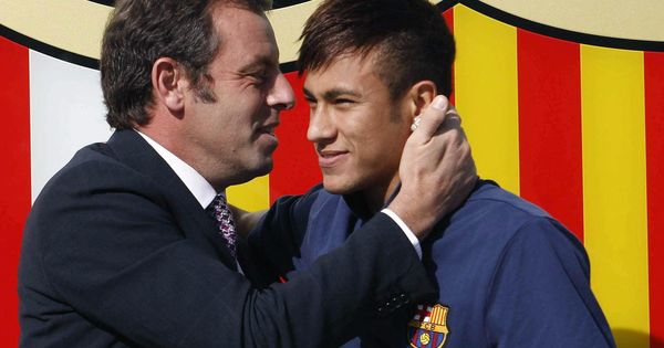 Foto: Rosell y Neymar el día de la presentación de éste con el FC Barcelona. (EFE)