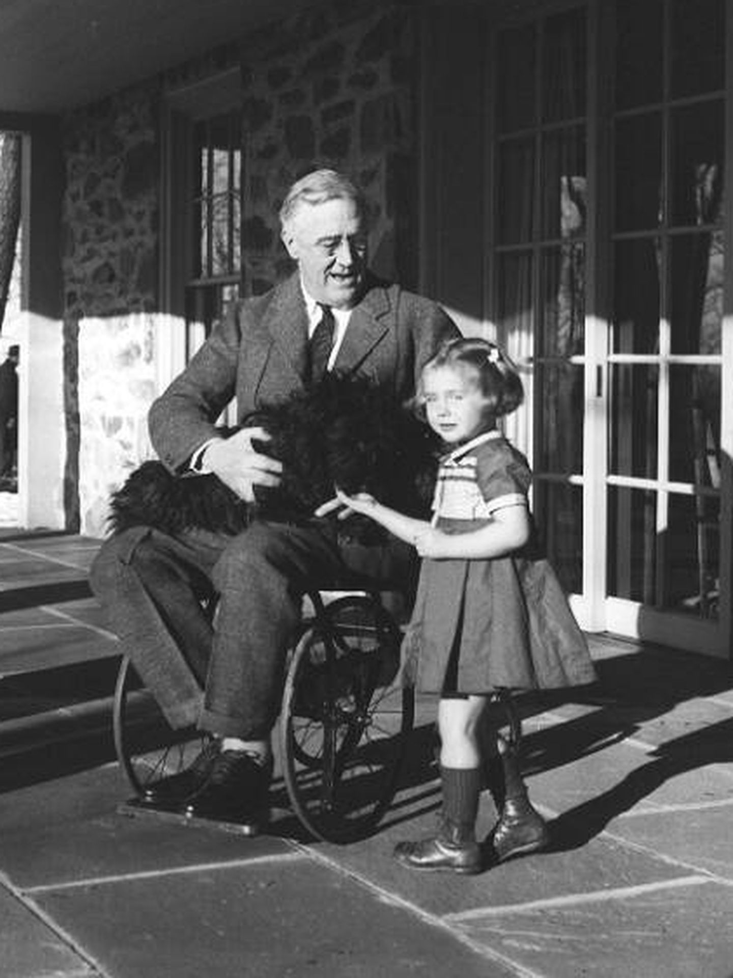 Roosevelt en silla de ruedas. (Dominio público)