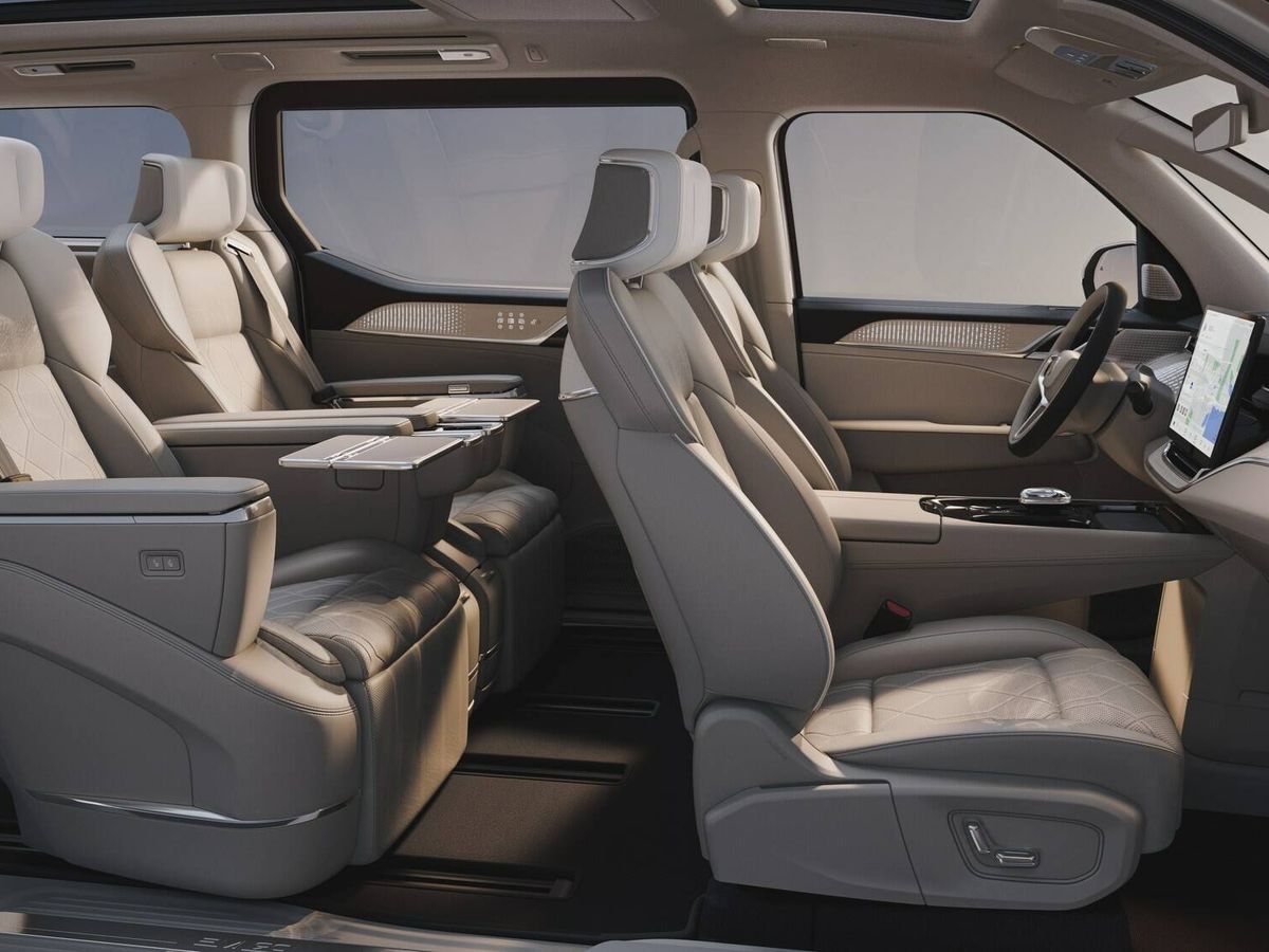 Foto: El EM90 tiene tres filas de asientos, con el máximo refinamiento en la segunda. (Volvo)