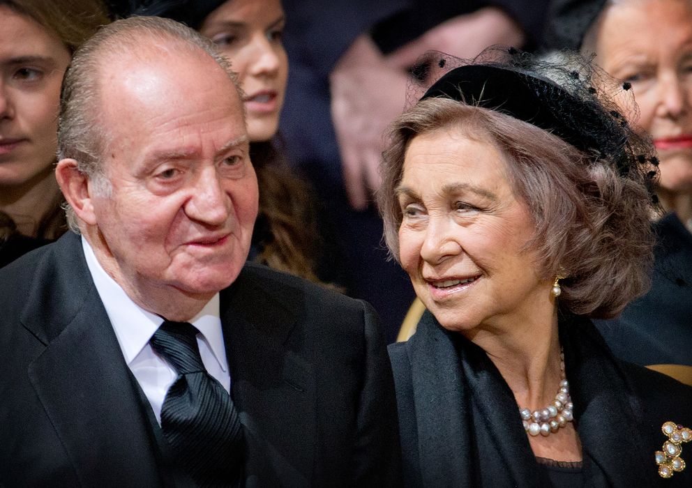 Foto: Los reyes eméritos durante el funeral de Fabiola de Bélgica (Gtres)