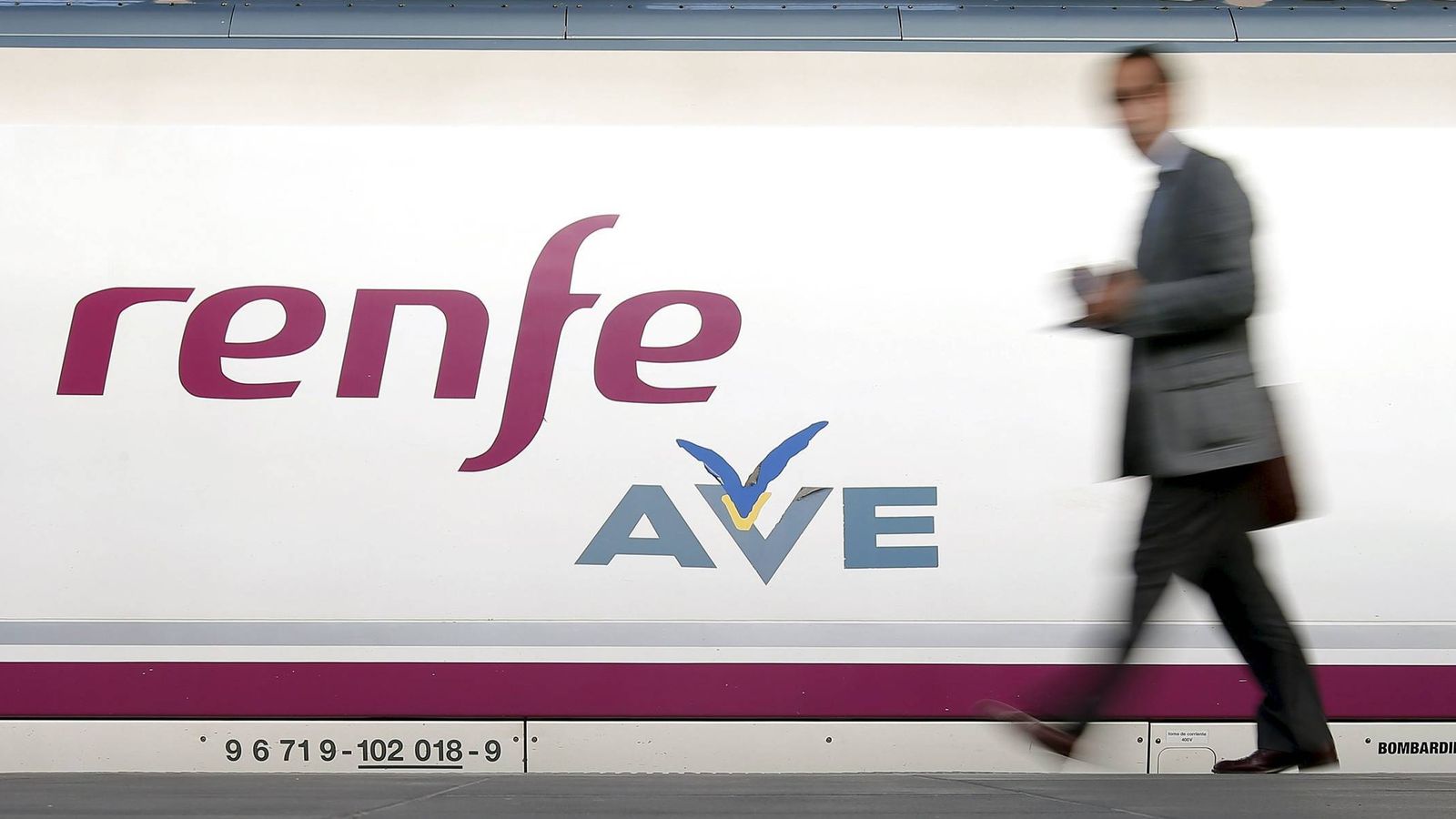 Foto: Las empresas dudan de que el concurso para dotar de más trenes AVE se celebre. (EFE)
