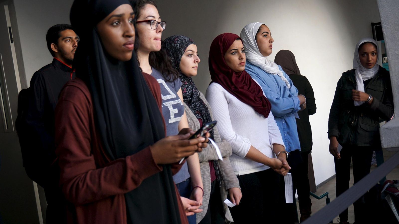 Foto: Estudiantes estadounidenses durante una protesta contra la islamofobia en la Universidad de San Diego, California, en noviembre de 2015 (Reuters)