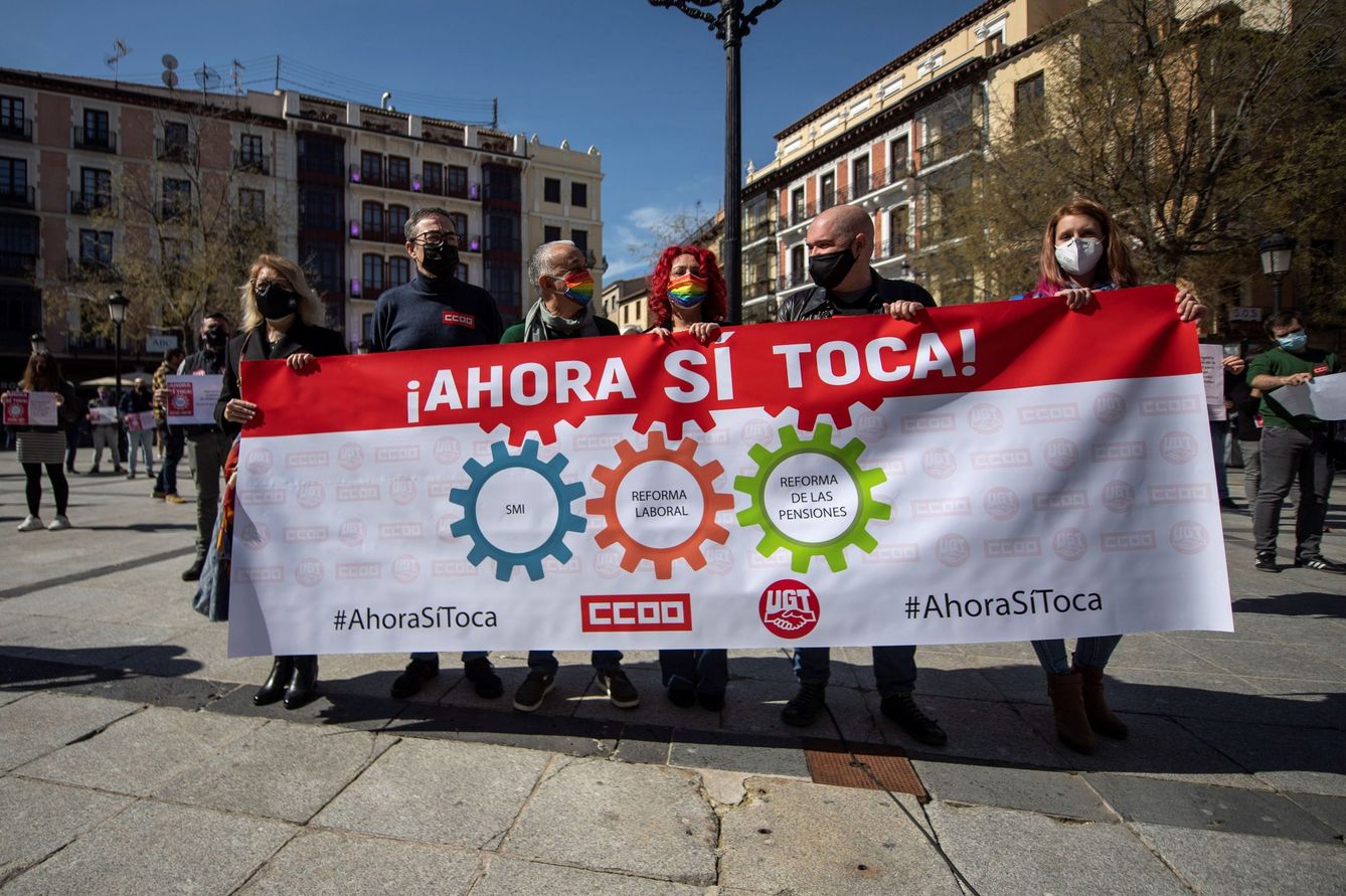 Unai Sordo y Pepe Álvarez participan en la concentración convocada en Toledo. (EFE)