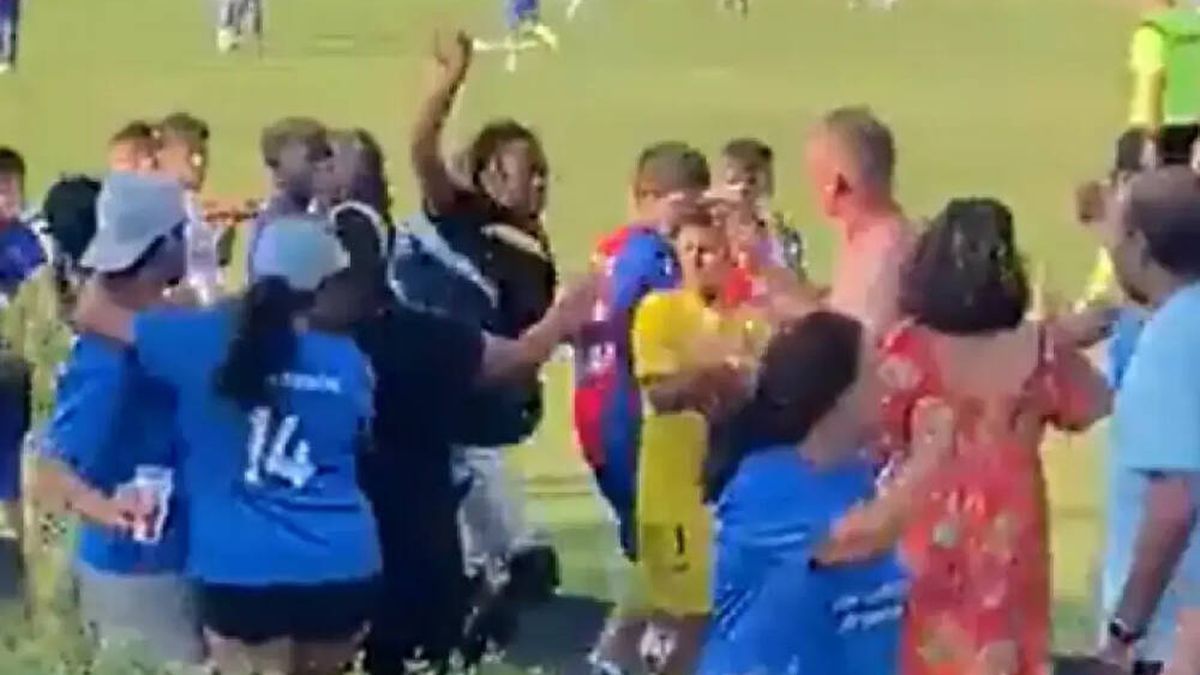 Un hombre intenta agredir a otro en un torneo infantil en Sotogrande (Cádiz)