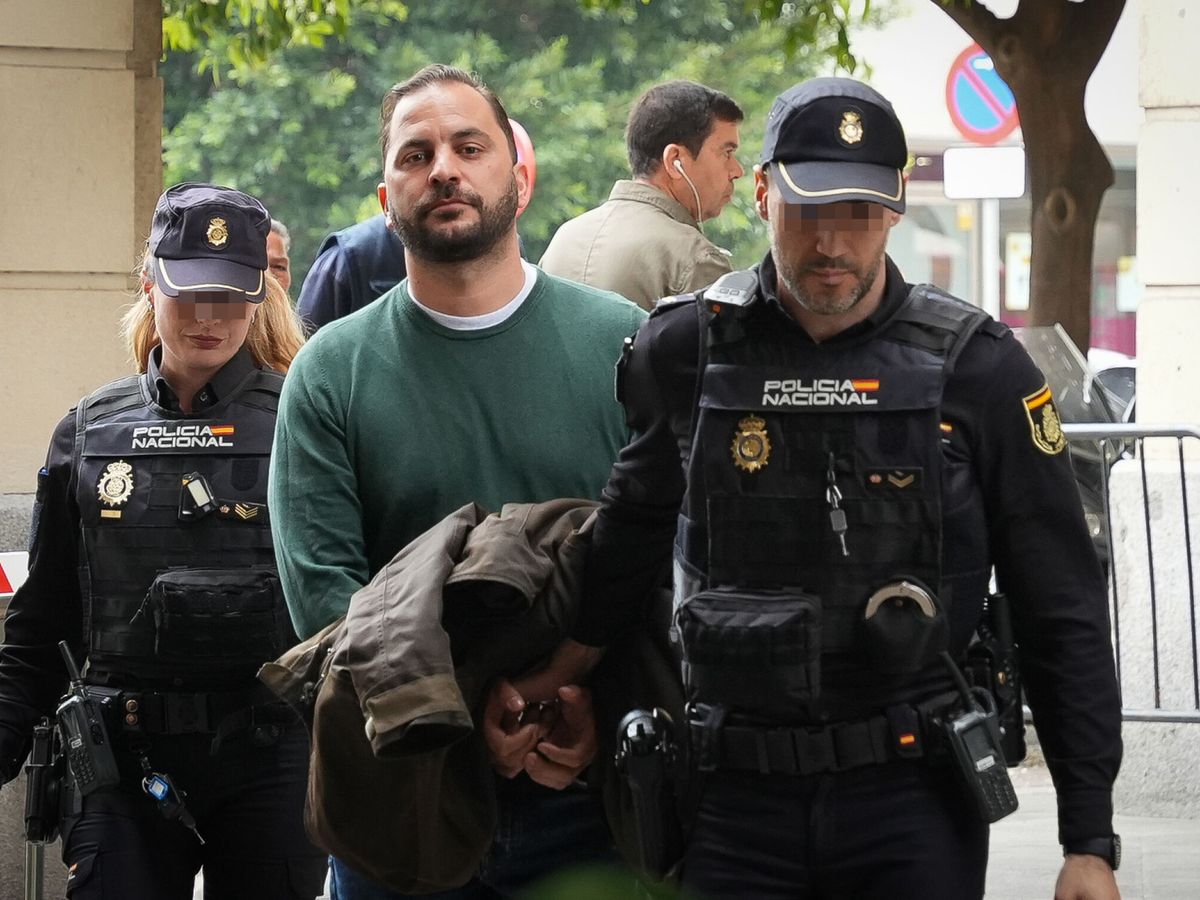 Foto: Antonio Tejado, citado a declarar en el juzgado por el robo en el chalé de María del Monte. (Europa Press)