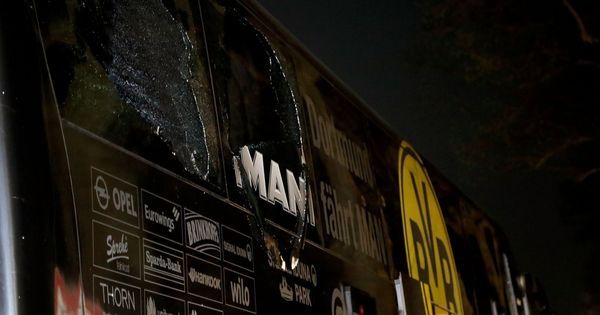 Foto: Así quedó el autobús del Borussia de Dortmund tras las explosiones. (EFE)