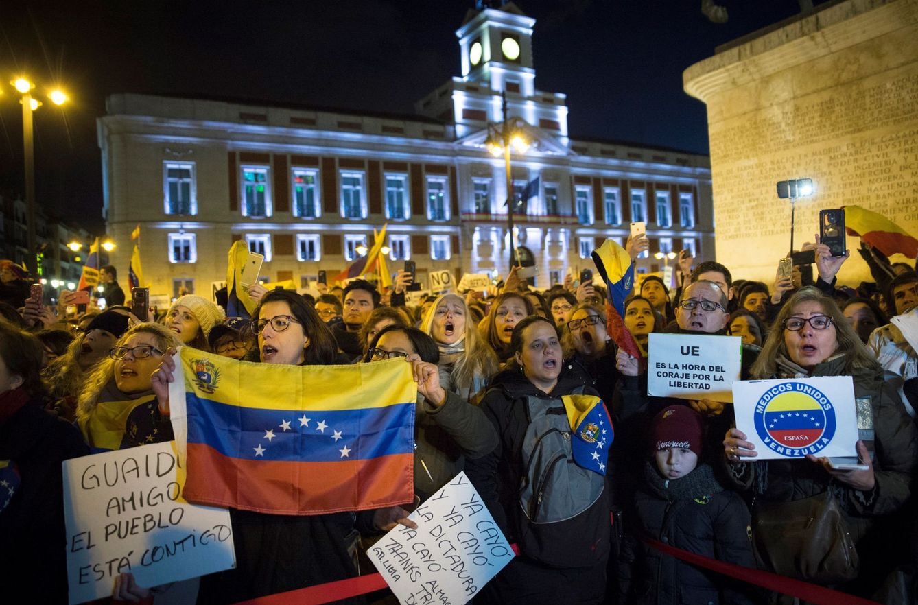 Manifestación de ciudadanos venezolanos en la Puerta del Sol de Madrid. (EFE)