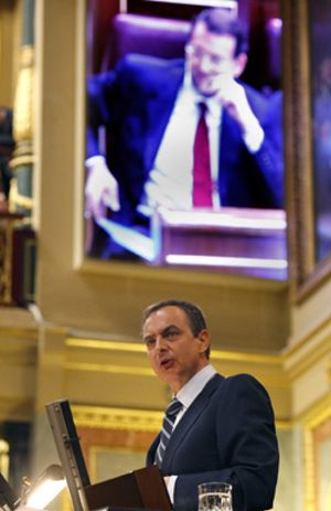 Zapatero da por concluida la legislatura con un discurso triunfalista y en clave electoral