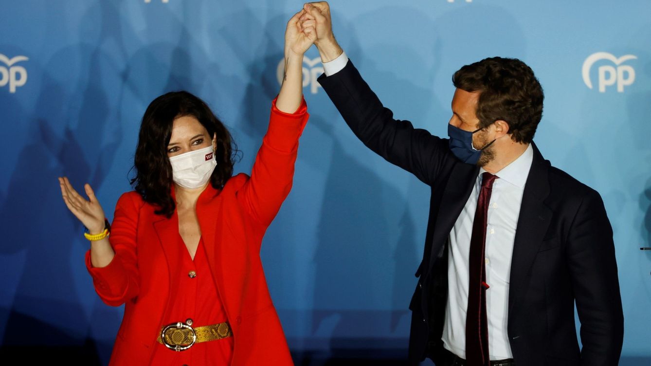 De rojo Madrid y Zara: el look de la victoria de Isabel Díaz Ayuso
