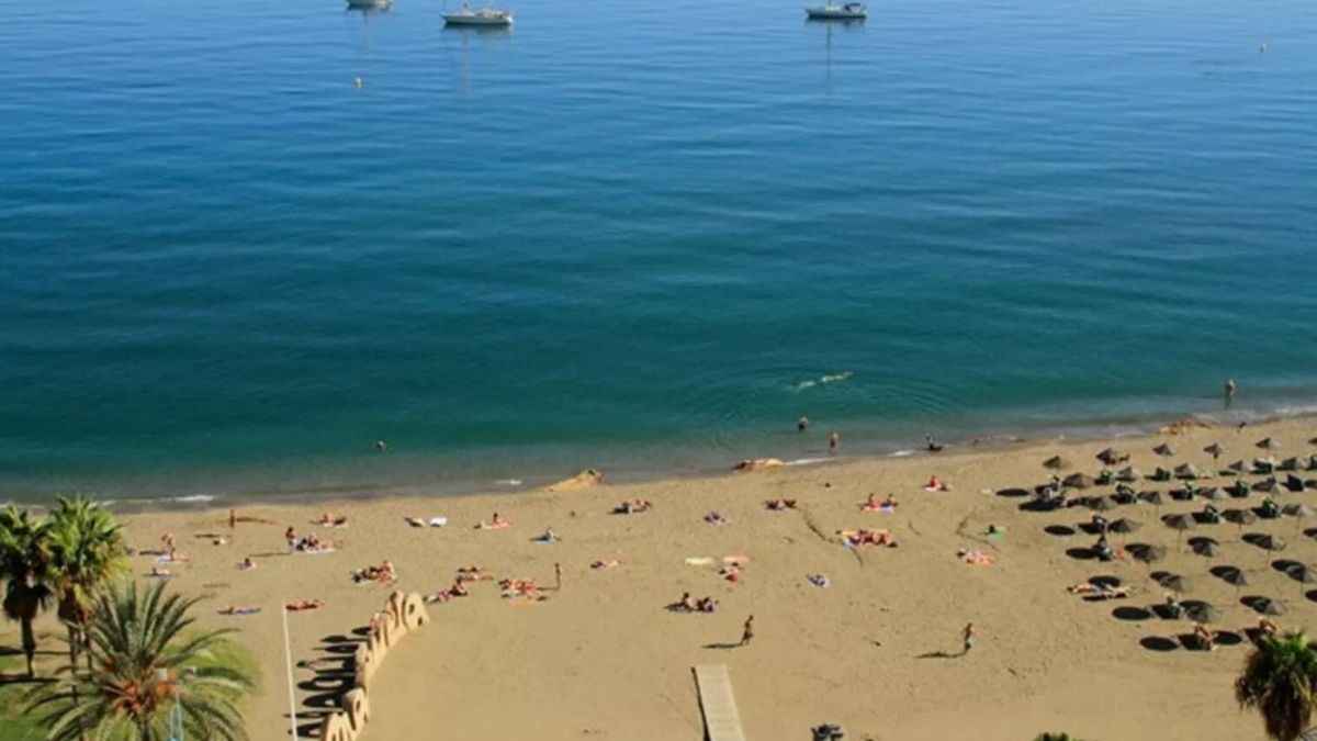 Ni la Caleta ni el Arenal: esta es la mejor playa de España para celebrar la noche de San Juan (y aún estás a tiempo de hacer una escapada)