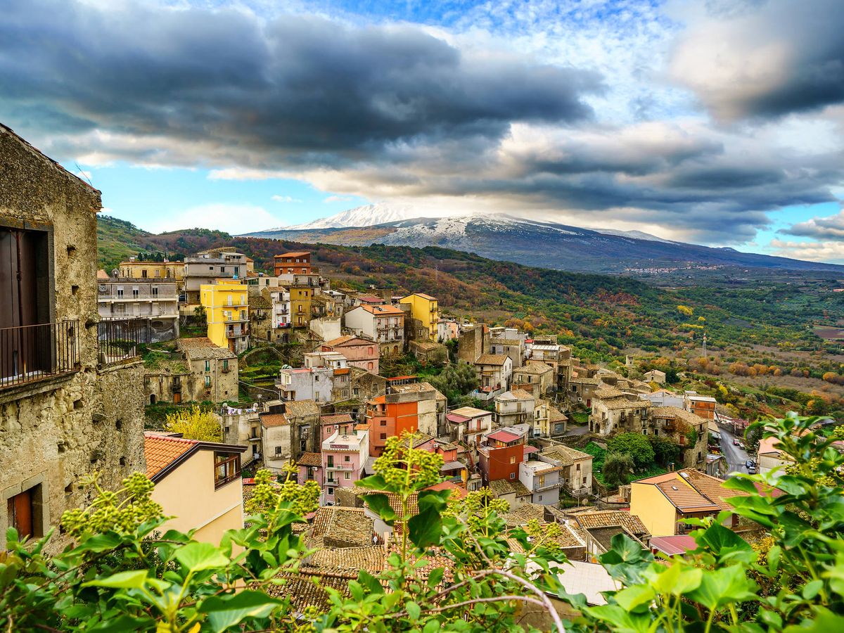 Foto: Castiglione di Sicilia es una preciosa localidad cerca del Etna y la playa. (iStock)