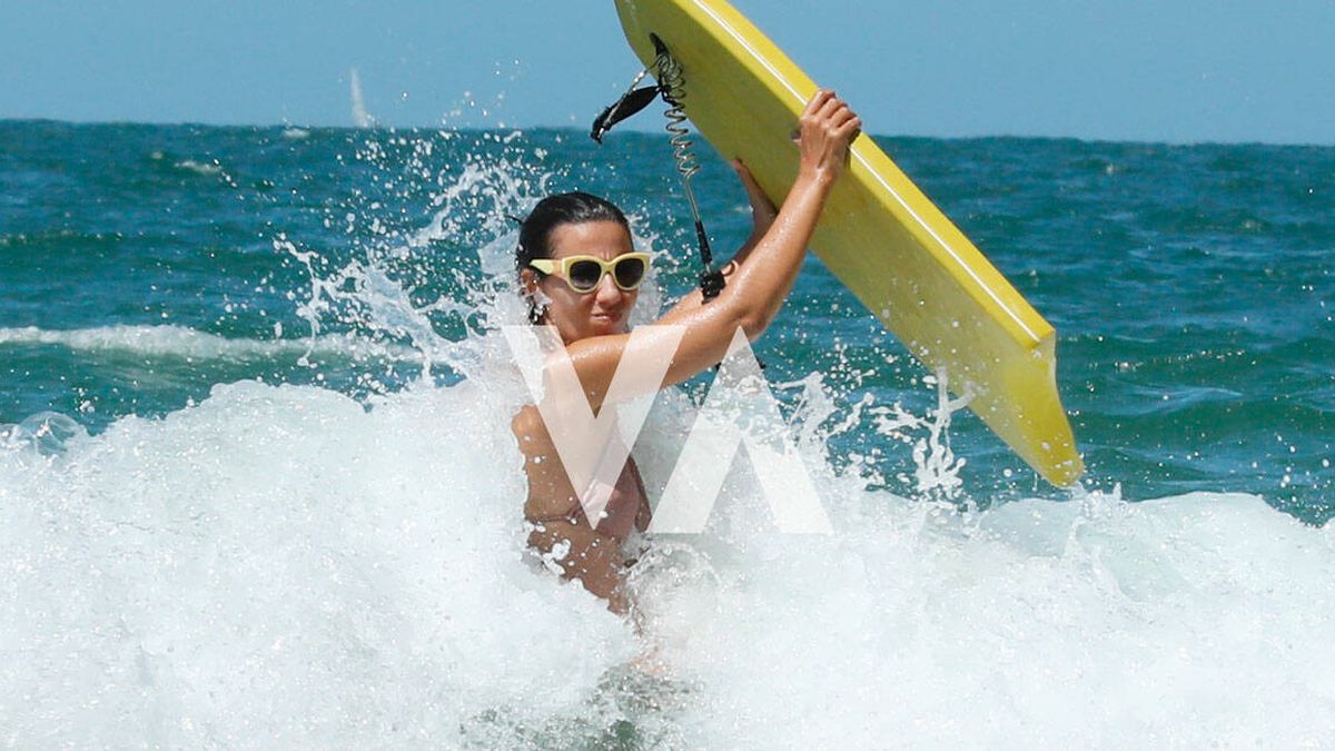 Fotos exclusivas: Ana Pastor, días de relax, familia y surf en las playas gaditanas
