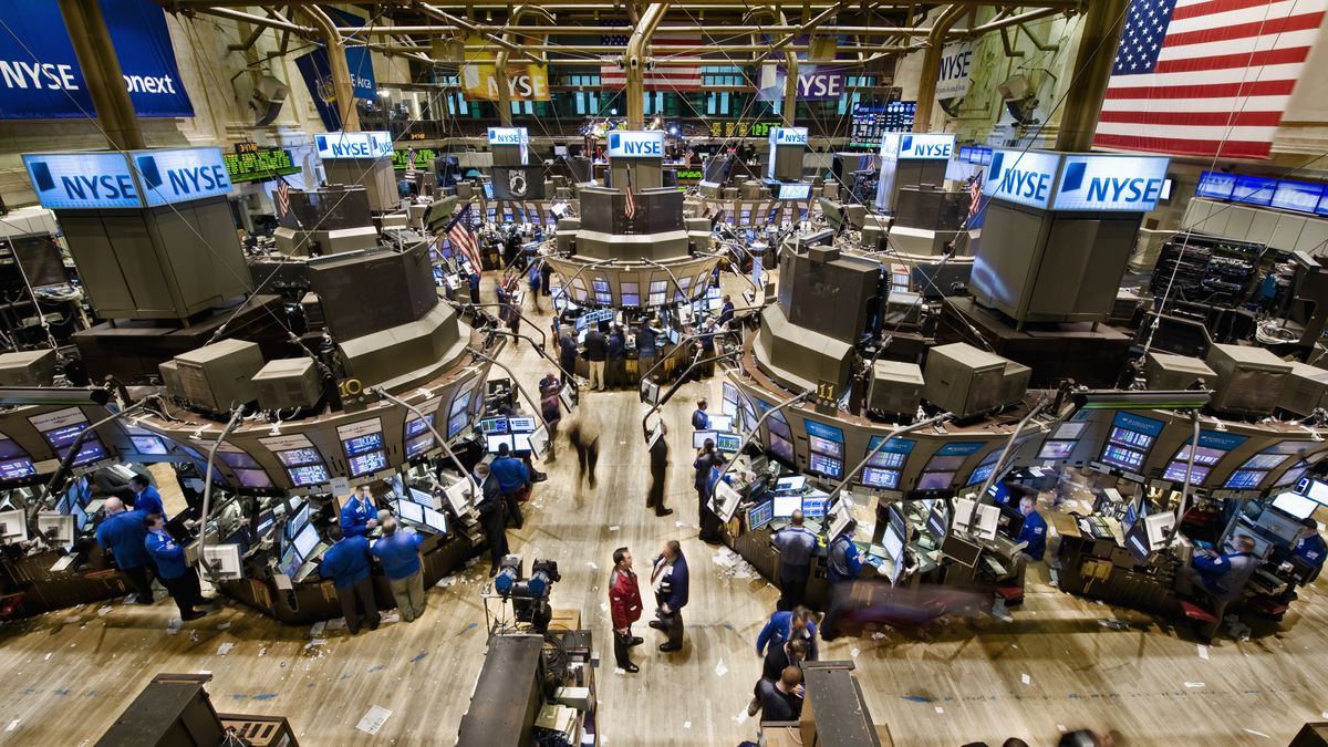 Michael Lewis: "Los bancos de Wall Street amañan los mercados en milisegundos"