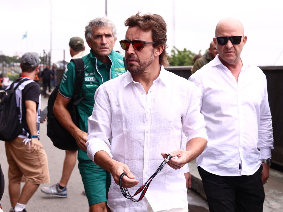 Foto: Fernando Alonso, a su llegada al Carlos Pace (REUTERS Carla Carniel)