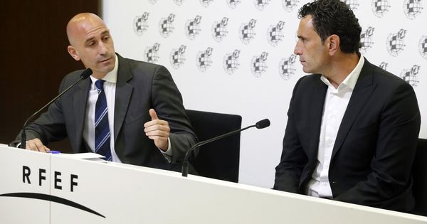 Foto: Luis Rubiales y José Francisco Molina, durante la presentación del segundo como director deportivo. (EFE)