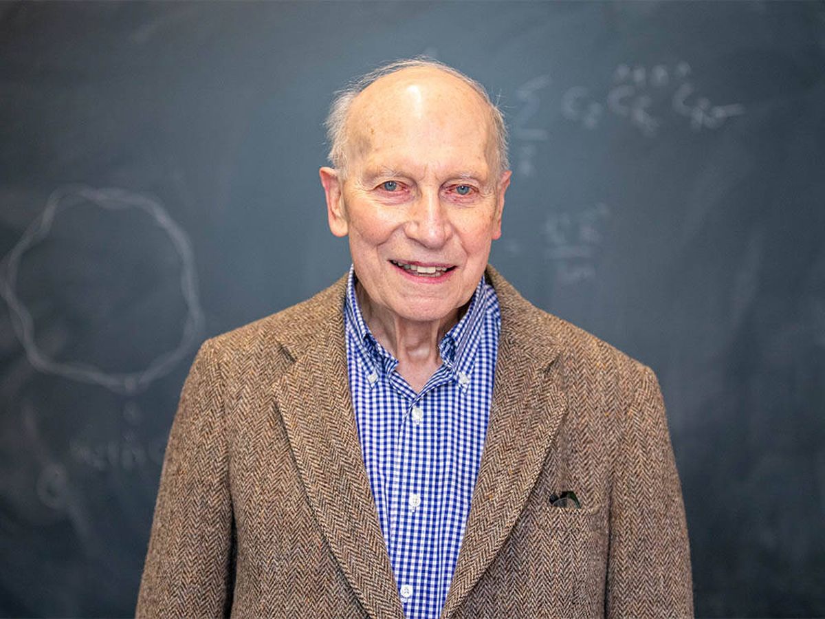 Foto: Se gradúa en Física a los 89 años y cumple el sueño de su vida (Brown University)