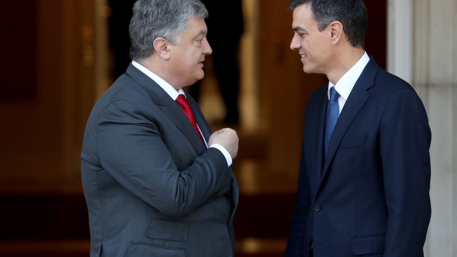 Foto: Pedro Sánchez recibe al presidente de Ucrania, Petro Poroshenko, este 4 de junio en La Moncloa. (EFE)