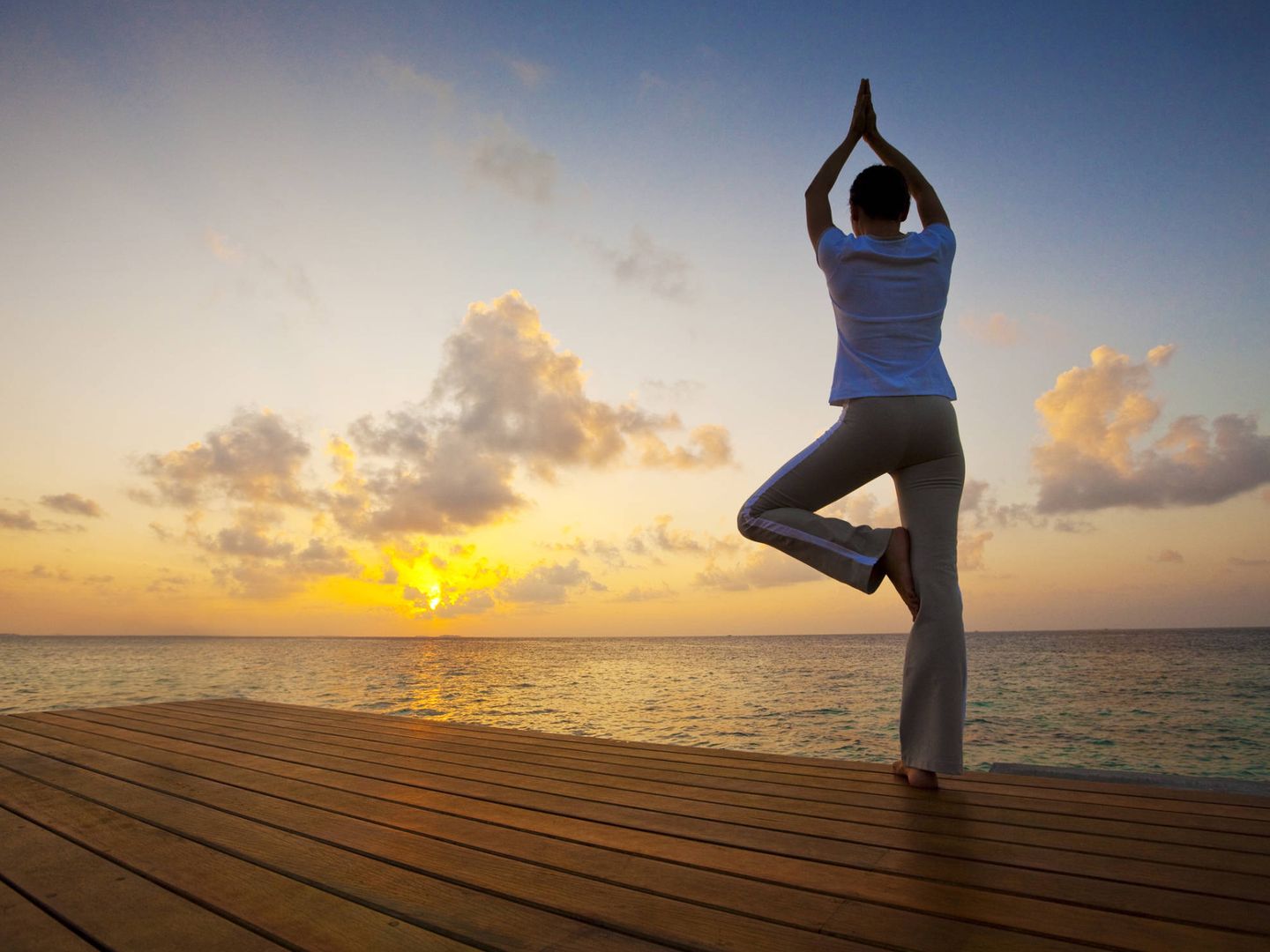 El hotel Angsana Velavaru de Maldivas también apuesta por el yoga.