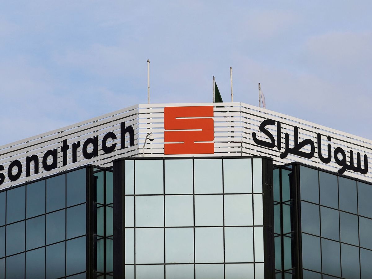 Foto: Logo de Sonatrach. (Reuters/Ramzi Boudina)