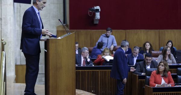 Foto: El consejero de Salud, Aquilino Alonso, en el pleno dle Parlamento de Andalucía. (EFE)