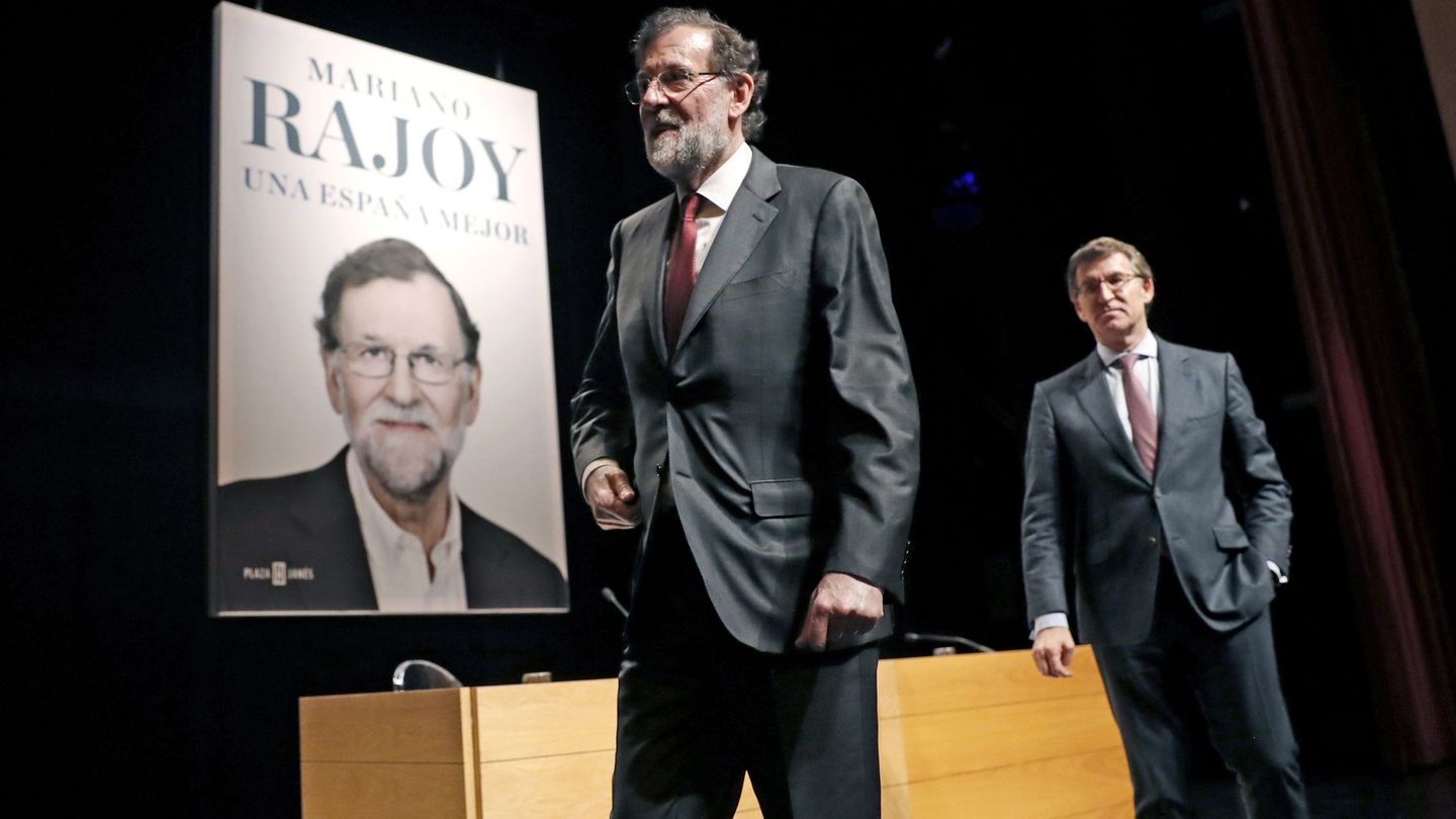 Mariano Rajoy y Alberto Núñez Feijóo, en la presentación del libro del expresidente. (EFE)