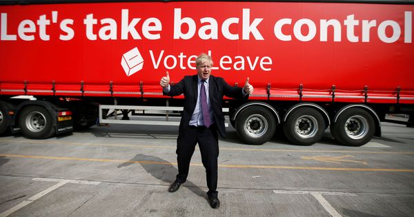 Foto: Boris Johnson, en una foto de archivo durante la campaña a favor del Brexit en 2016. (Reuters)