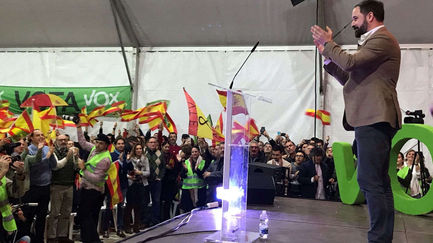 El presidente de Vox, Santiago Abascal, durante el acto de cierre de campaña. (EFE)