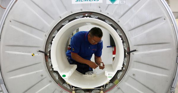 Foto: Trabajador de Siemens (Reuters)