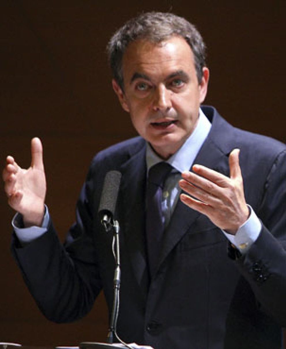Foto: Zapatero se desmarca de Sarkozy y Brown: no habrá una tasa extraordinaria para los bonus